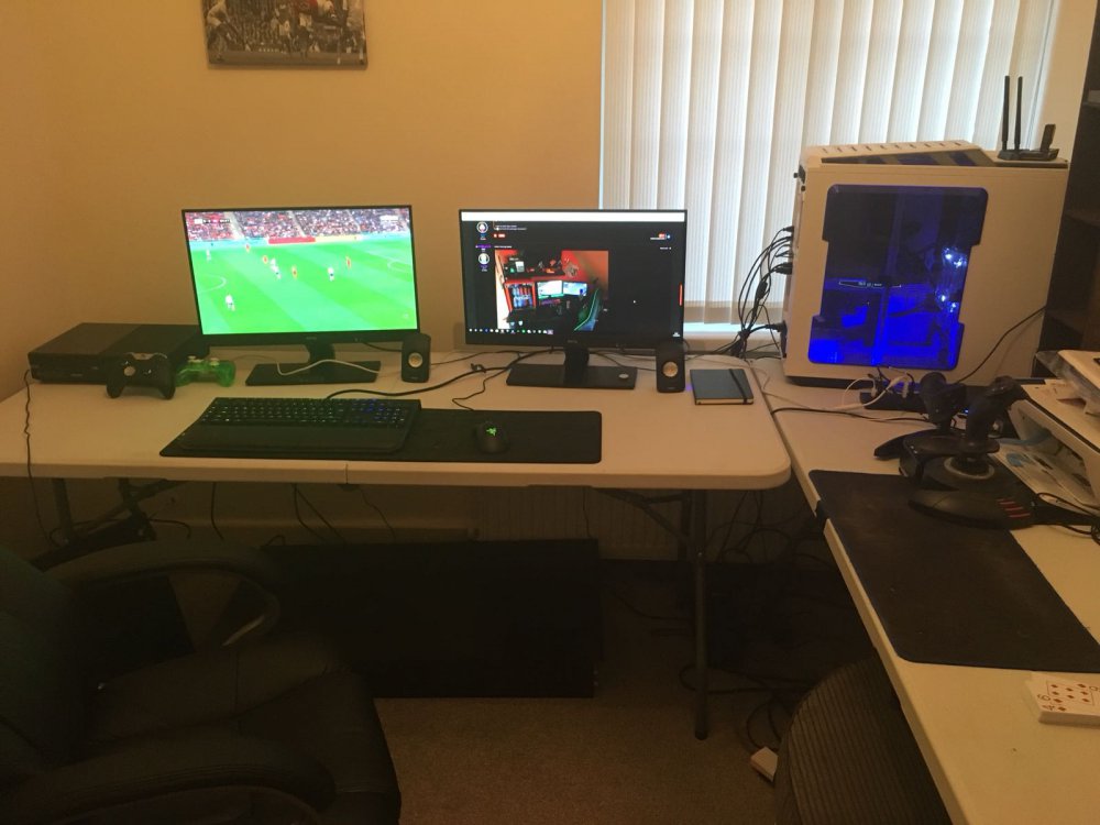 DESK.jpg