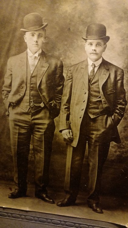 old_chaps.thumb.jpg.de1b6ec0f1a7a800a3fc90e5a582721f.jpg